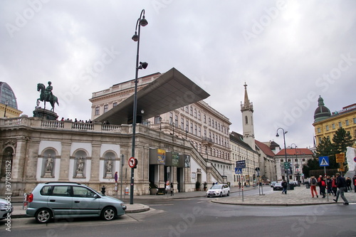 Photography Albertina Art Museum is one of the best known galleries in Vienna, is located in Albertinaplatz in Vienna