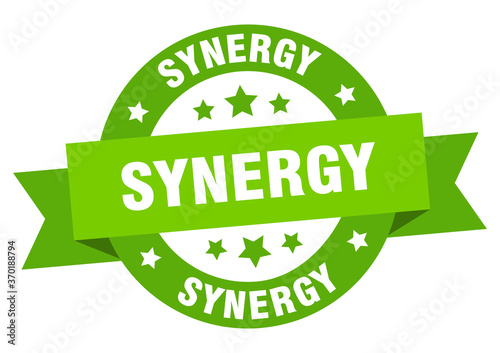 synergy round ribbon isolated label. synergy sign