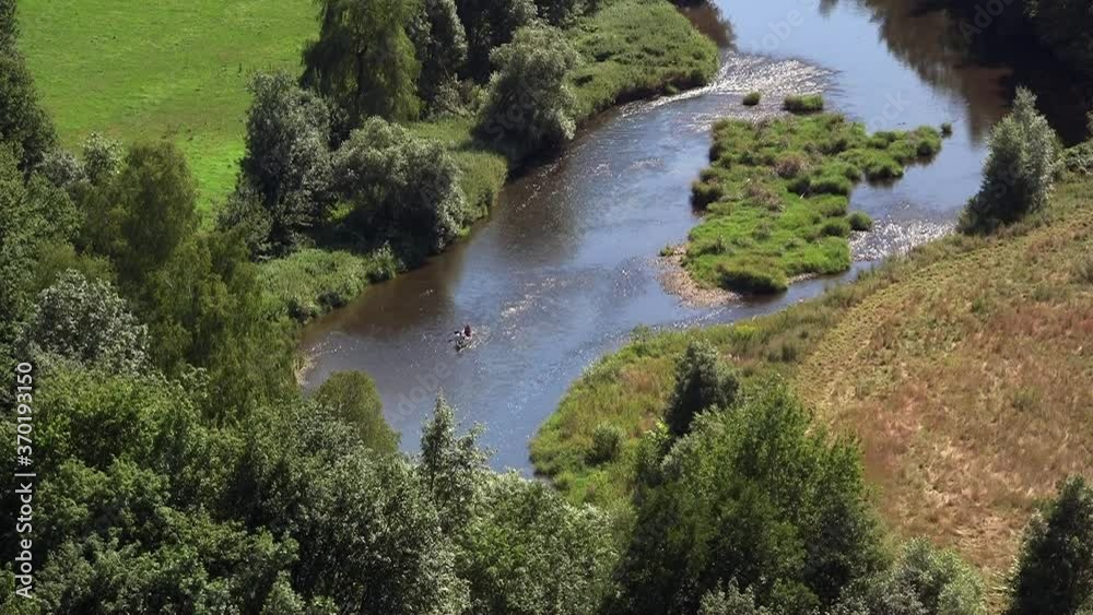 Kanufahrer auf der Elster in Wünschendorf, Thüringen