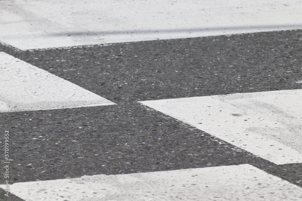Obraz premium crosswalking a crosswalk in salzburg