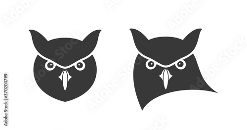 Fototapeta Naklejka Na Ścianę i Meble -  Owl head logo. Isolated owl head on white background