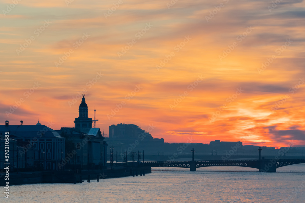 Obraz premium Saint Petersburg. Russia. White night. Vasilievsky island. A city under an orange sky. View from the Neva river to Vasilievsky island. Palace bridge. Bridges Of St. Petersburg. Rivers Of Petersburg.