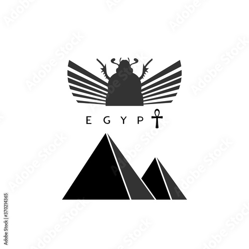 Creative design of egyptian pyramid illustration