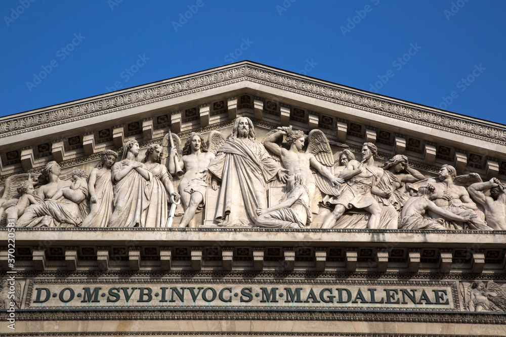 Fototapeta premium Madeleine Church Facade in Paris