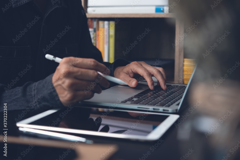 Student online learning course via laptop computer 