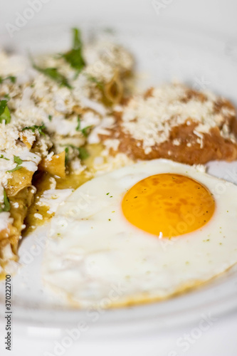Chilaquiles with eggs 