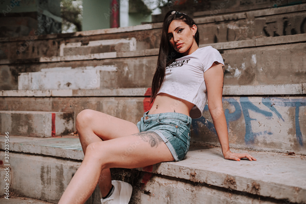 Chica actual moda joven ciudad verano casual españa sur sevilla Chica actual moda joven ciudad verano casual españa sur sevilla