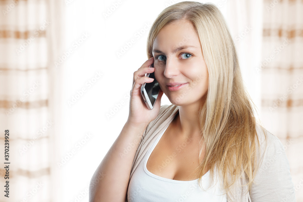 Fototapeta premium Frau telefoniert