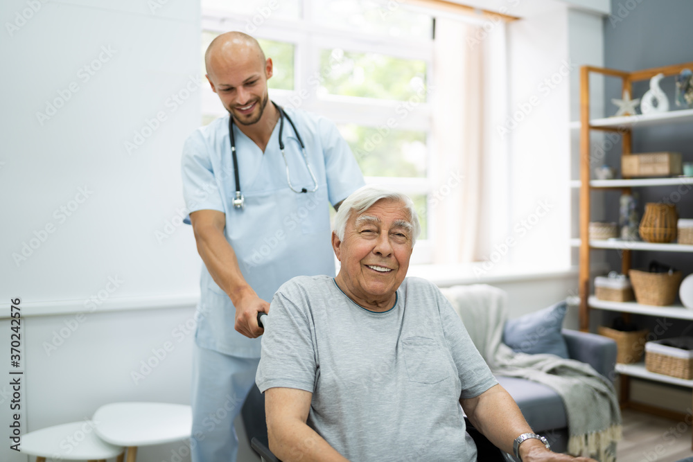 Obraz premium Senior Healthcare Caregiver