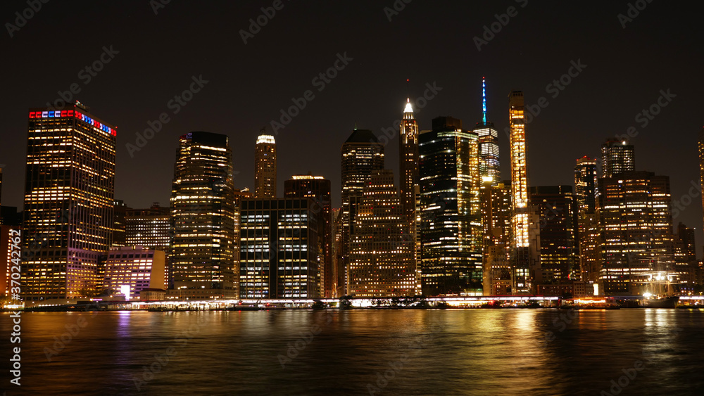 Obraz premium landscape photo of lower Manhattan night time 