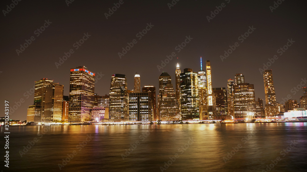 Fototapeta premium landscape photo of lower Manhattan night time 
