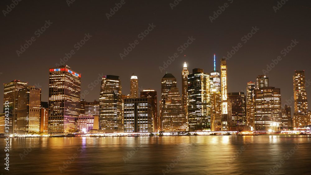 Fototapeta premium landscape photo of lower Manhattan night time 