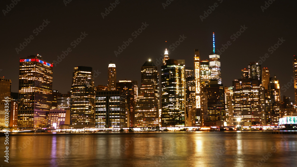 Fototapeta premium landscape photo of lower Manhattan night time 