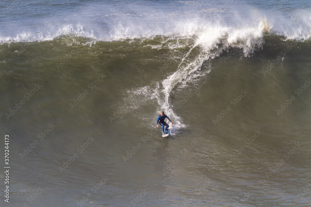 Naklejka premium Big Wave surfing