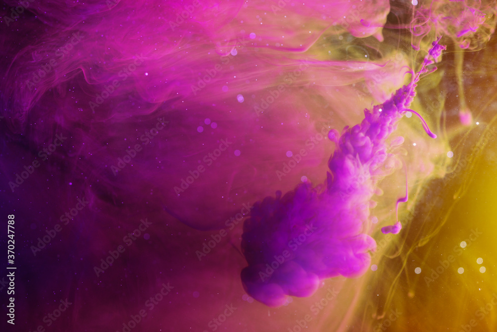 Obraz premium Close-up of purple ink in water on a black background.