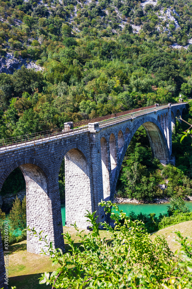 the first fully stone bridge across the gorge