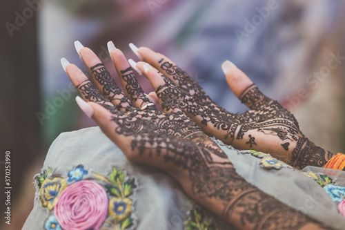 Indian Hindu bride s wedding henna mehendi menhdi hands close up