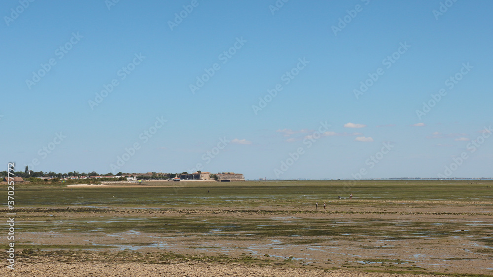 Nouvelle-Aquitaine - Charente-Maritime - Ile d'Oléron - Le Chateau d'oléron - La citadelle à marée basse Nouvelle-Aquitaine - Charente-Maritime - Ile d'Oléron - Le Chateau d'oléron - La citadelle à marée basse