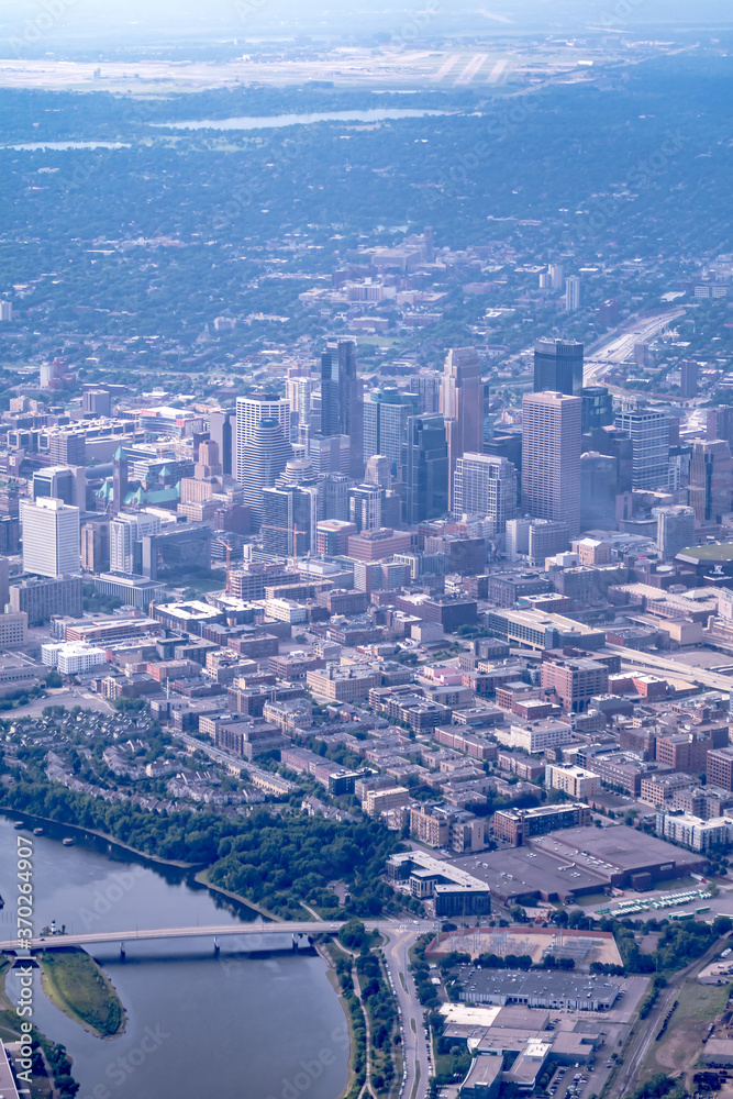 Fototapeta premium aerial view of major american city minneapolis minnesota