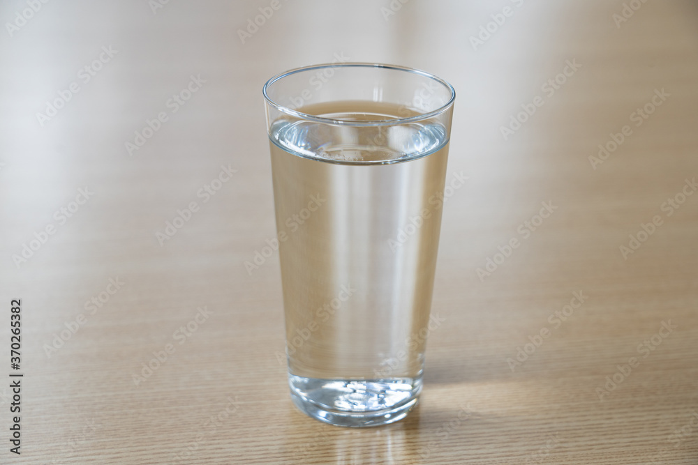 グラスの水 グラスの水
