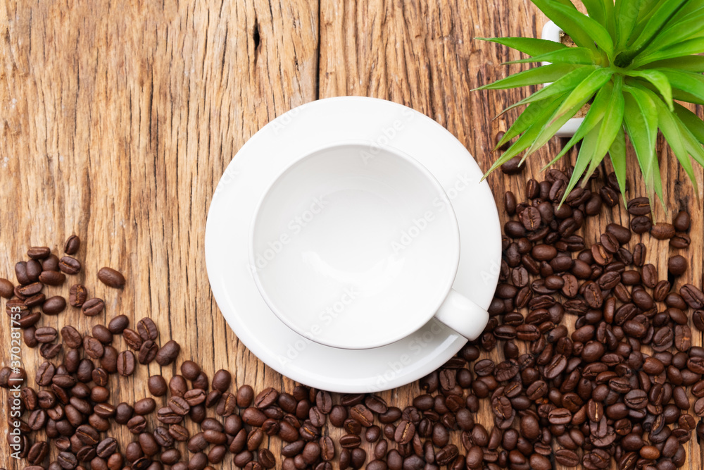 Top view empty Coffee cup and coffee beans on wood table background
