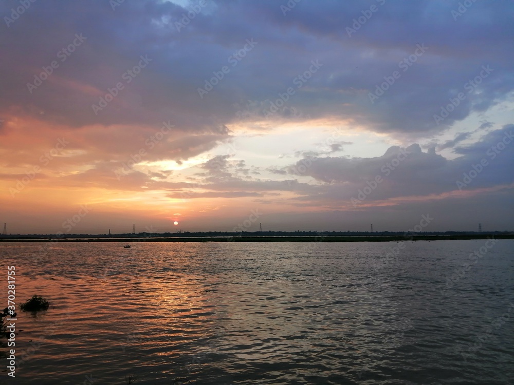 Obraz premium sunset over the river