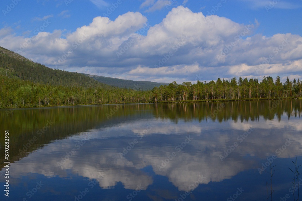 Obraz premium lake and clouds