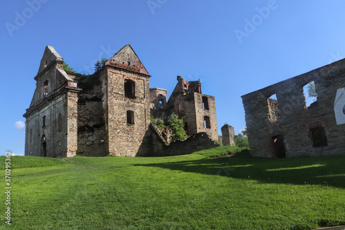 Obraz na płótnie Rouins of monastery in Zagórz, Bieszczady, Poland w salonie
