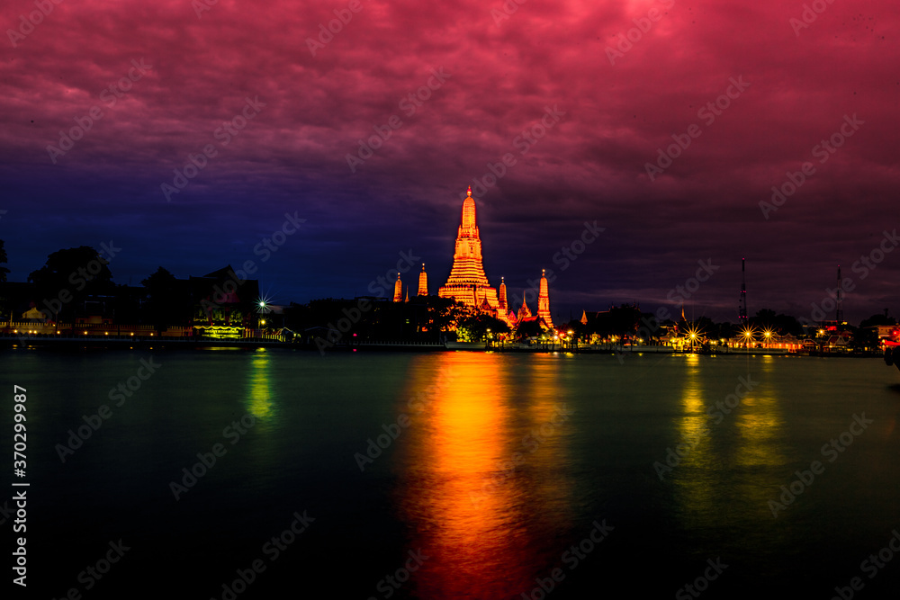 The blurred abstract background of the evening sun shining on the river is naturally golden yellow, the beauty of the clouds and the weather conditions of the day.