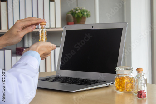 The capsules are recommended by doctors online.