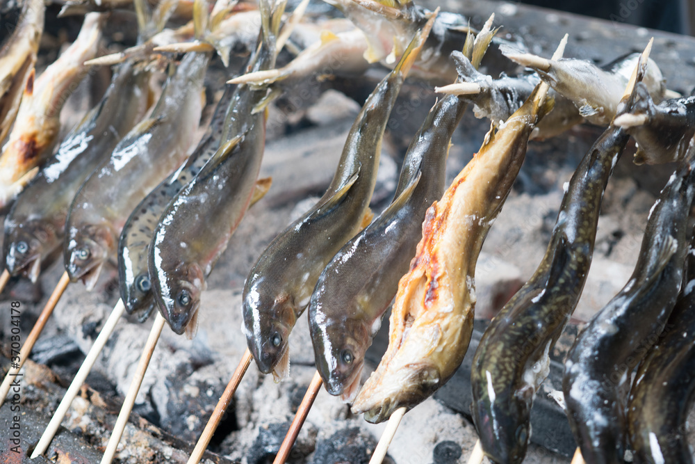 龍泉洞のアユとイワナの塩焼き