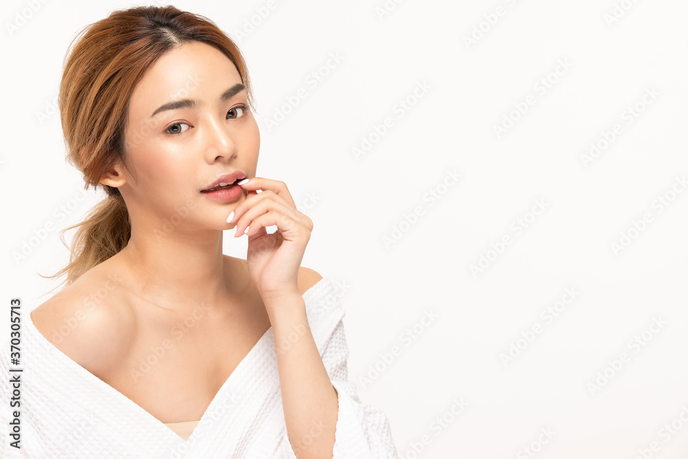 Beauty asian women touching soft chinskin close up face beauty . Beauty asian women touching soft chinskin close up face beauty .