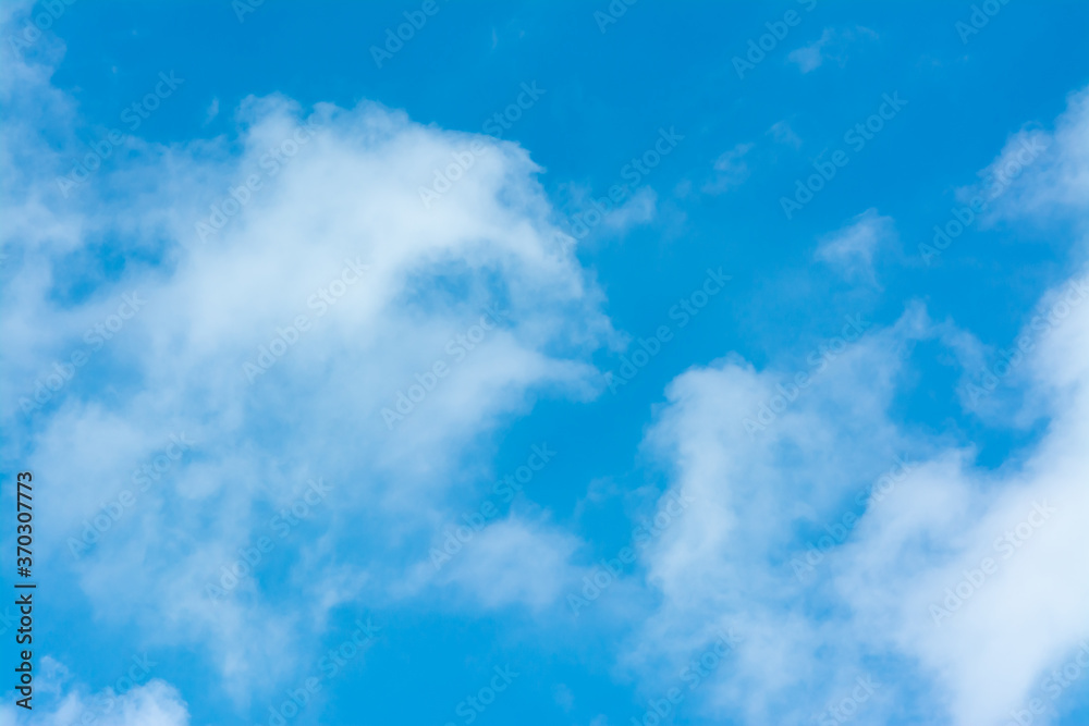Obraz premium Soft blur of blue sky and cloud for backgrund