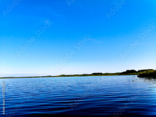 Fototapeta Naklejka Na Ścianę i Meble -  Озеро, ясное небо
