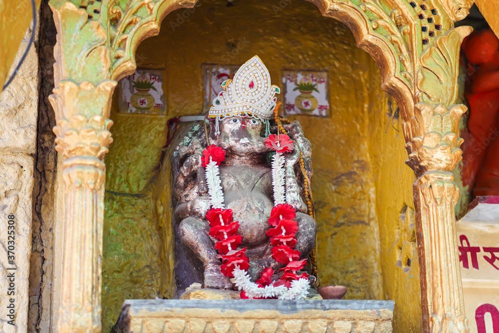 Hinduist figure with flower offering
