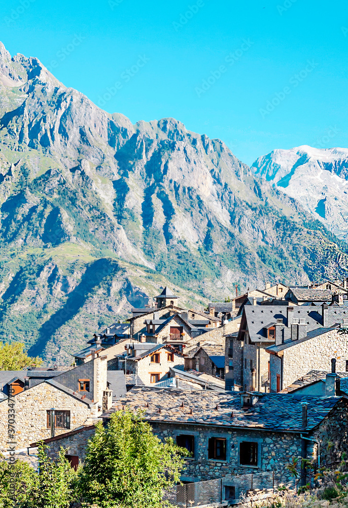 Obraz premium Village of Benasque in the mountains of the Pyrenees