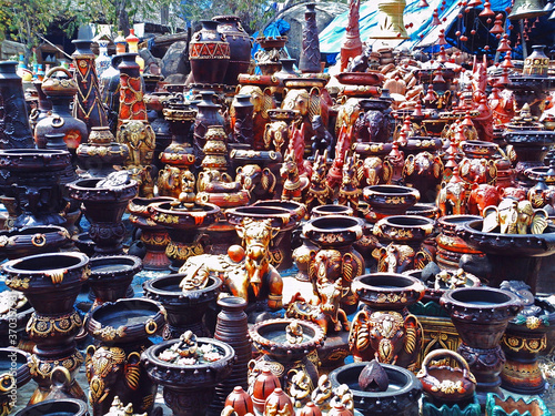 workshop ans sell hand crafted designer clay pots and idols