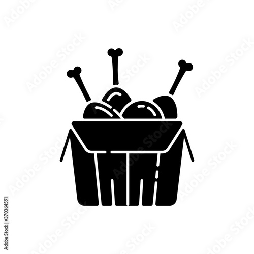 Tandoori chicken black glyph icon. Fast food meat in box. Grill poultry meat. Hen leg and wings. Traditional culinary. American culinary. Silhouette symbol on white space. Vector isolated illustration
