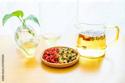 Herbal scented medlar and chrysanthemum tea