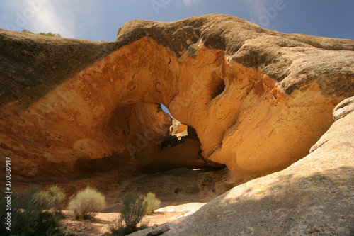 Cueva de la Horadada, en el Monumento Natural Monte Arabí. Yecla, Murcia, España.