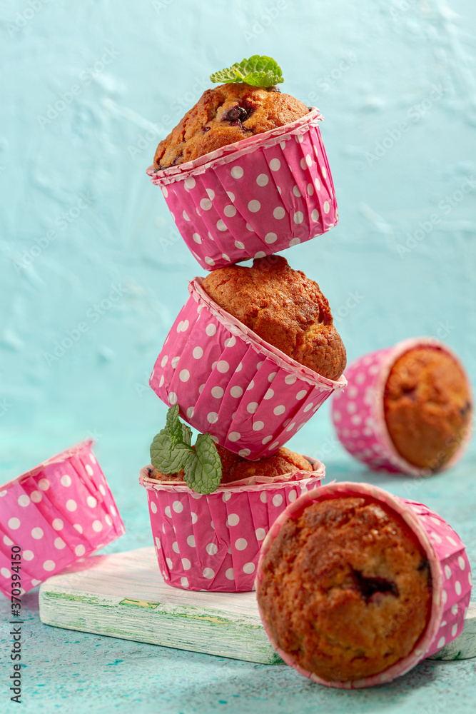 Muffins with currant in pink forms.