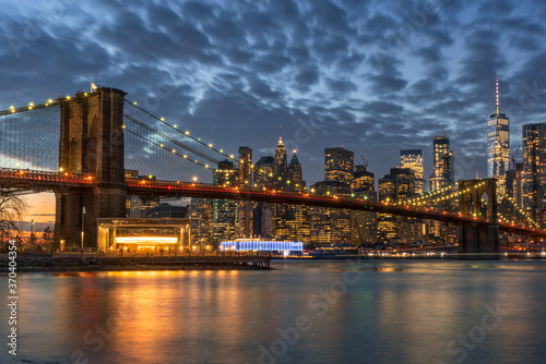 Fototapeta Naklejka Na Ścianę i Meble -  Brooklyn Bridge Blue Hour Sunset and Manhattan Skyline, New York City