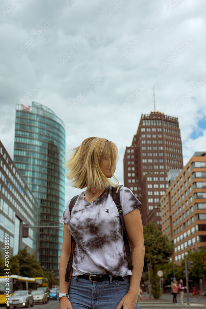 Schöne Frau mit Retro Style in Berlin Schöne Frau mit Retro Style in Berlin