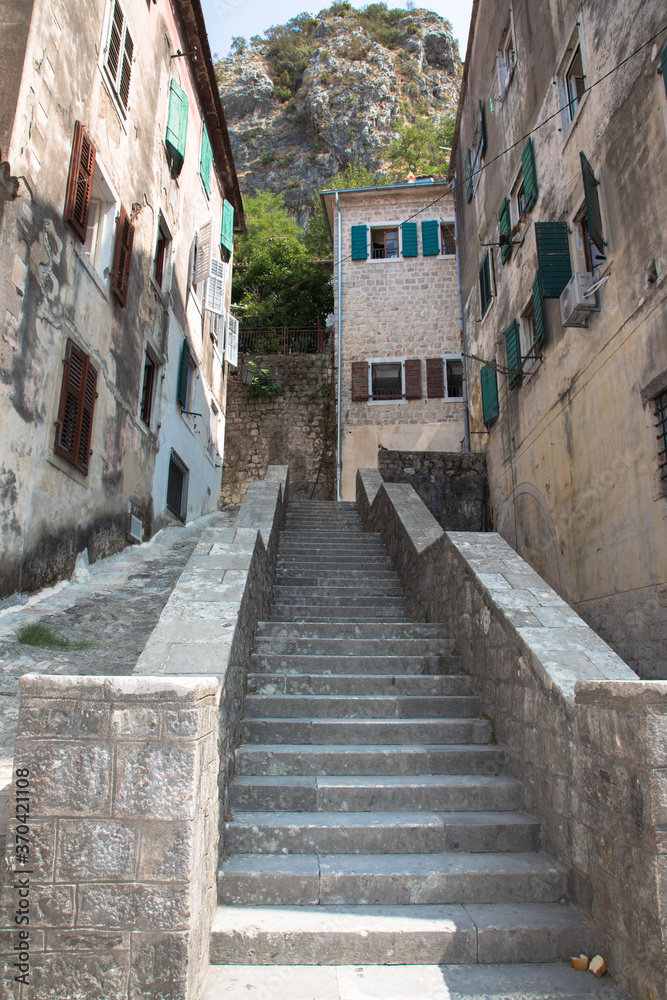 Obraz premium Staircase with the mountains behind in the historic walled town of Kotor, Montenegro