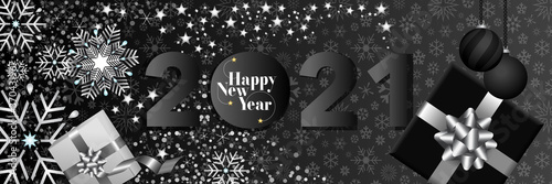 2021-Bannière noire et blanche sur le thème de l’hiver avec en décoration : cristaux de glace, neige, étoiles, boules de Noël et cadeaux.