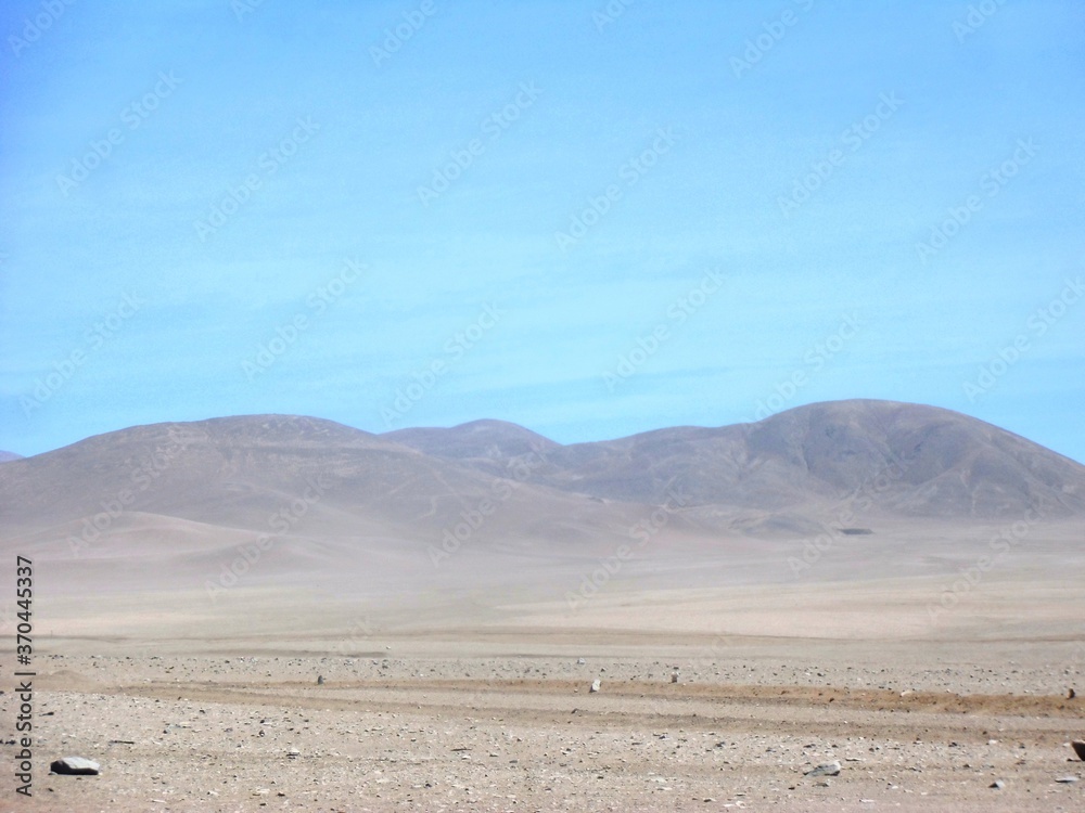 Panorama de montañas en el desierto Panorama de montañas en el desierto