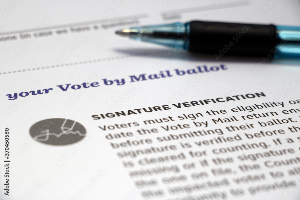 Obraz premium 'Signature Verification' Mail Voting info with pen
