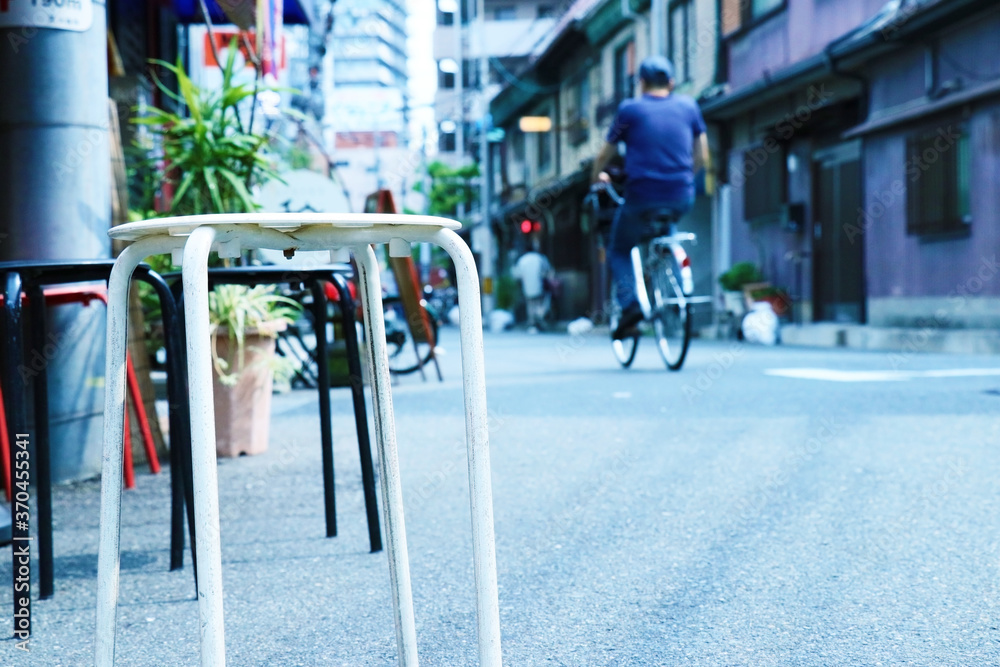 Fototapeta premium 中崎町 カフェ 椅子