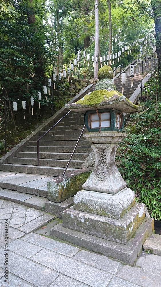神社の灯篭