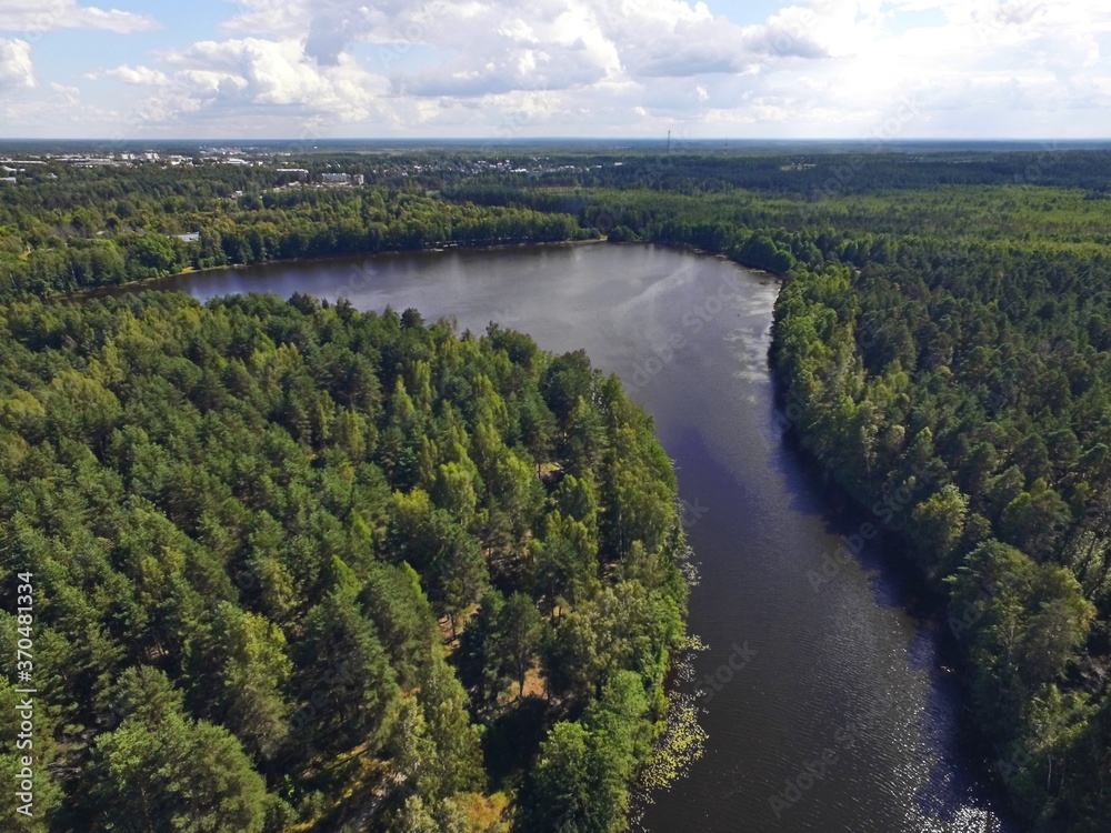 Obraz premium Bird's eye view of Lake Chernoe in the vicinity of Pokrov.